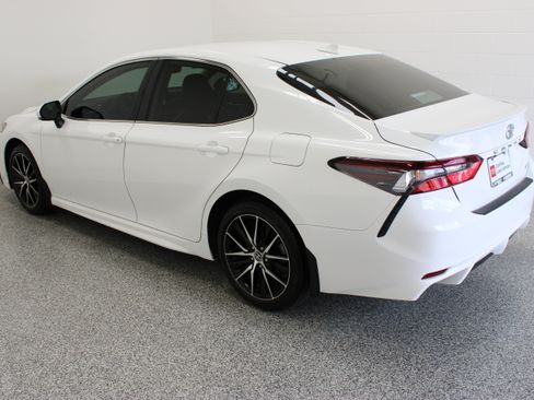 Certified 2024 Toyota Camry SE FWD image 9