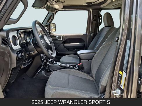 Used 2025 Jeep Wrangler Unlimited Sport AWD/4WD image 14