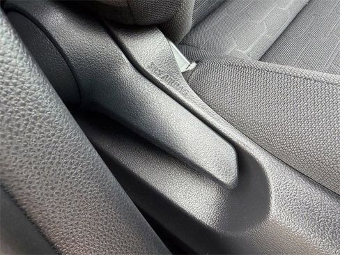 Used 2025 Toyota Corolla SE image 28