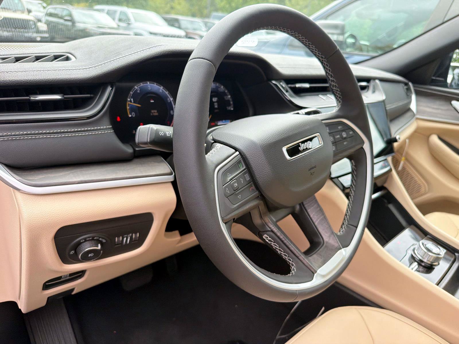 New 2027 Jeep Grand Cherokee Limited AWD/4WD image 12