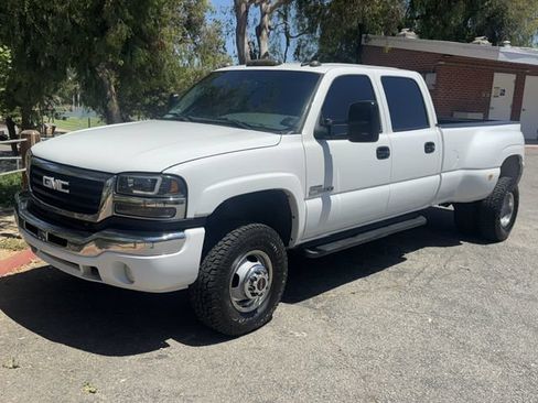 Used 2006 GMC Sierra 3500 SLT w/ Heavy-Duty Power Package AWD/4WD image 1