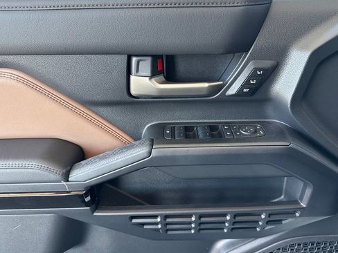 Used 2025 Toyota 4Runner 4WD image 16