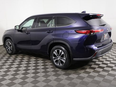Used 2022 Toyota Highlander XLE image 14