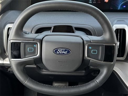 Used 2025 Ford Expedition Active image 11