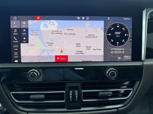 Certified 2023 Porsche Macan AWD/4WD image 29
