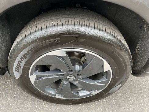 Used 2025 Nissan Rogue SV image 32