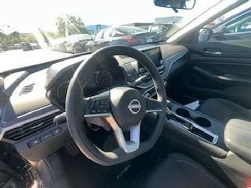 Used 2025 Nissan Altima 2.5 SV image 15