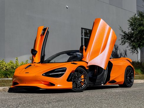 Used 2025 McLaren 750S Spider image 18