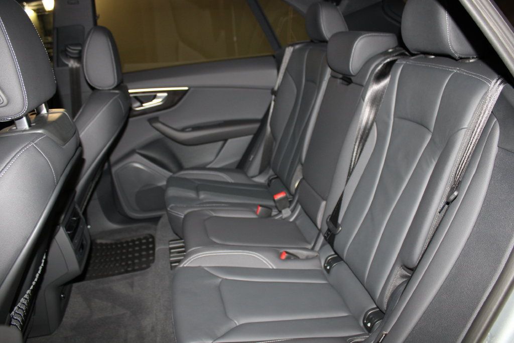 Used 2024 Audi Q8 Premium AWD/4WD image 16