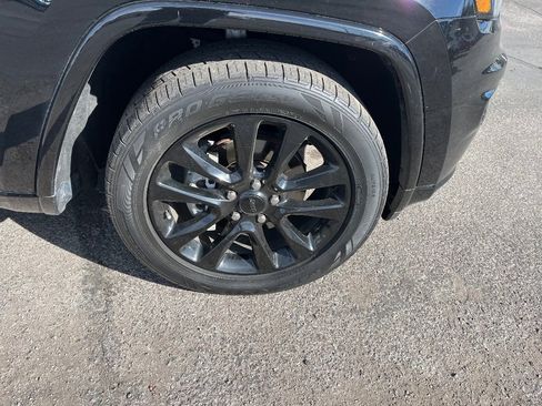 Used 2019 Jeep Grand Cherokee Altitude image 19