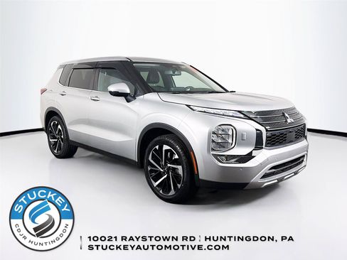 Used 2023 Mitsubishi Outlander SE AWD/4WD image 1