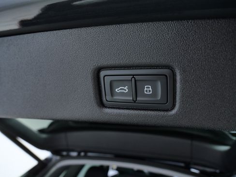 Used 2025 Audi Q5 Premium w/ Convenience Package AWD/4WD image 8