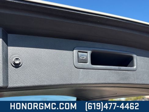 Used 2023 Toyota Highlander L image 22