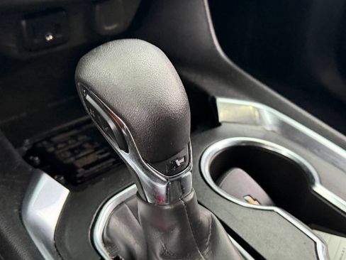 Used 2023 Chevrolet Traverse LT FWD image 26