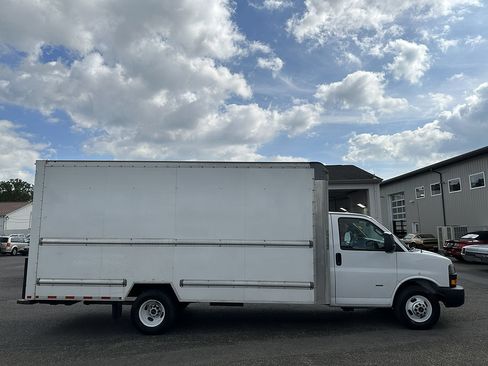 Used 2021 GMC Savana 3500 Extended w/ Power Convenience Package RWD image 6