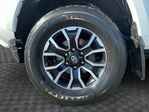 Used 2023 Toyota Tacoma TRD Sport image 9