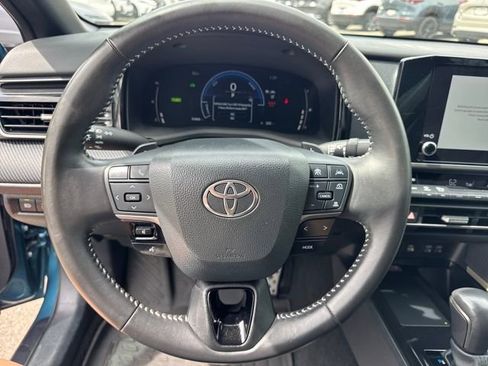 Used 2025 Toyota Camry SE image 18