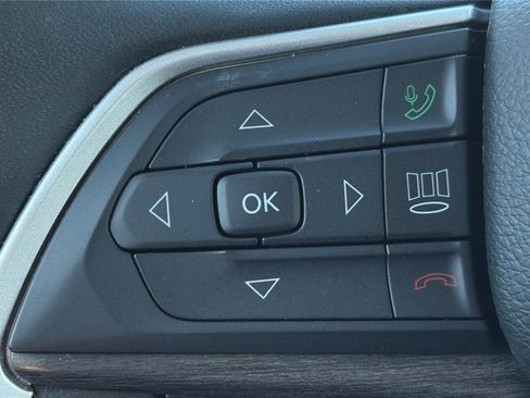 Used 2022 Jeep Grand Cherokee Limited 4xe image 33