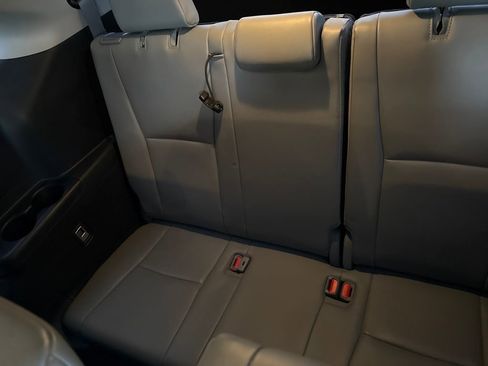 Used 2023 Toyota Highlander XLE image 30