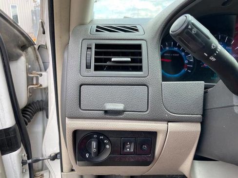 Used 2011 Ford Fusion SEL FWD image 33
