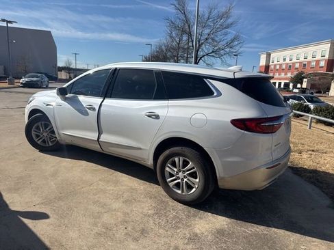 Used 2018 Buick Enclave Essence image 4