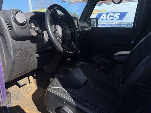 Used 2016 Jeep Wrangler Unlimited Sahara image 3