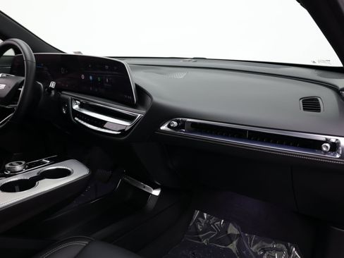 Used 2024 Cadillac Lyriq Tech RWD image 39