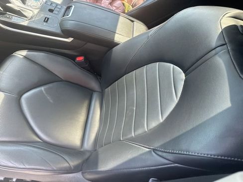 Used 2023 Toyota Highlander XLE FWD image 12