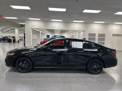 Used 2025 Honda Accord SE image 4