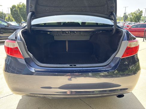 Used 2017 Toyota Camry XLE FWD image 31