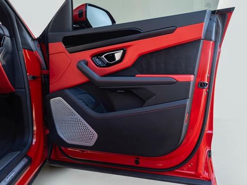 Used 2022 Lamborghini Urus Base image 20