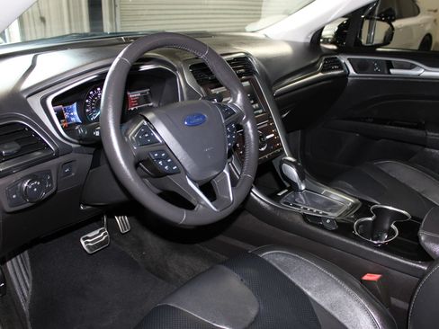 Used 2016 Ford Fusion Titanium FWD image 22