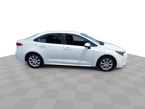 Used 2025 Toyota Corolla LE FWD image 9