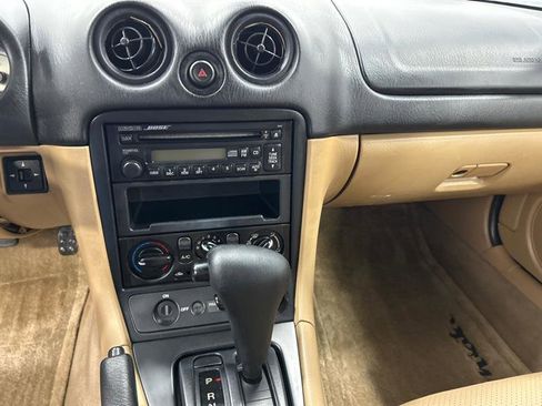 Used 2001 MAZDA MX-5 Miata Base image 11