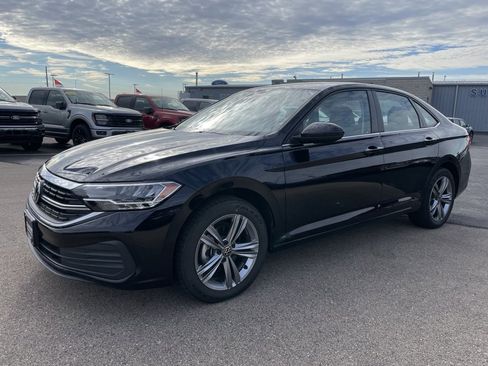 Used 2024 Volkswagen Jetta SE image 6