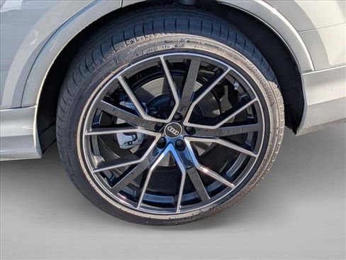 Used 2023 Audi Q7 3.0T Prestige image 24