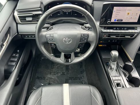 Used 2025 Toyota Camry SE image 15