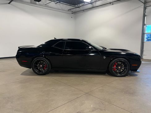 Used 2017 Dodge Challenger SRT Hellcat image 2