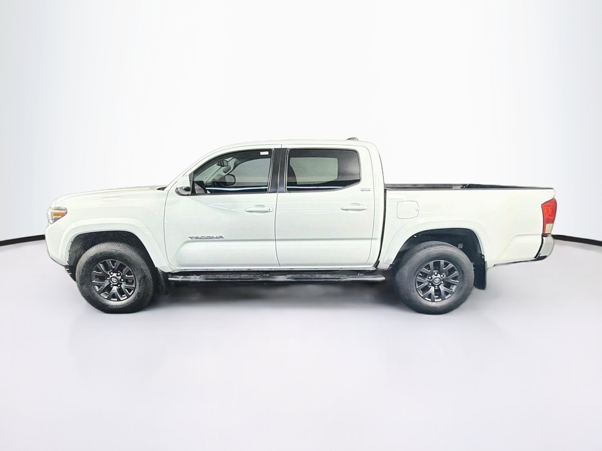 Used 2020 Toyota Tacoma SR5 RWD image 4