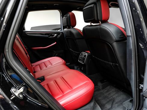 Used 2024 Porsche Macan image 39