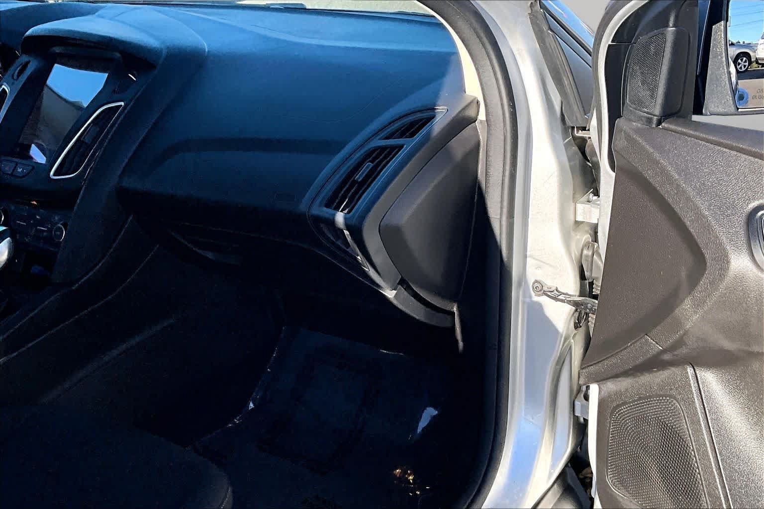 Used 2016 Ford Focus SE FWD image 18