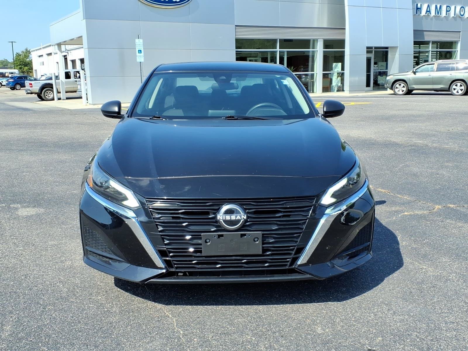Used 2024 Nissan Altima 2.5 SV FWD image 2