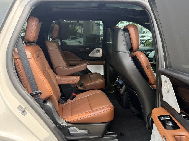 Used 2024 Lincoln Aviator Reserve w/ Equipment Group 201A AWD/4WD image 15