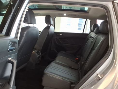 Used 2022 Volkswagen Tiguan SE AWD/4WD image 16