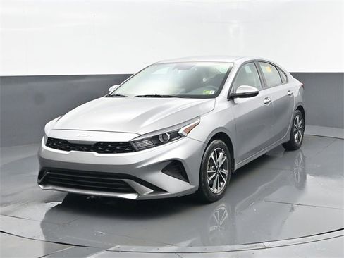 Used 2024 Kia Forte LXS w/ LXS Technology Package image 2