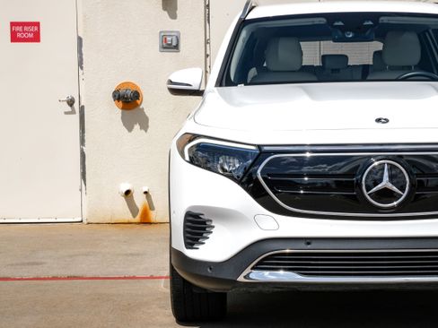 Used 2023 Mercedes-Benz EQB 300 4MATIC image 46