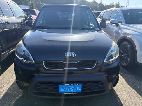 Used 2013 Kia Soul FWD image 2