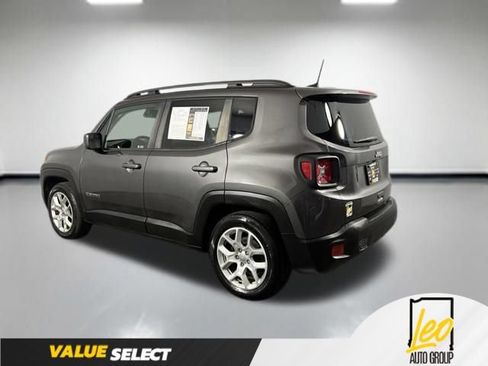 Used 2018 Jeep Renegade Latitude w/ Popular Equipment Group FWD image 2