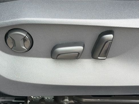 New 2026 Volkswagen Taos SE FWD image 21