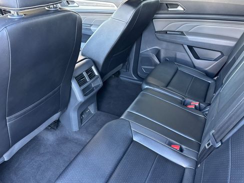 Used 2022 Volkswagen Atlas Cross Sport SE image 12